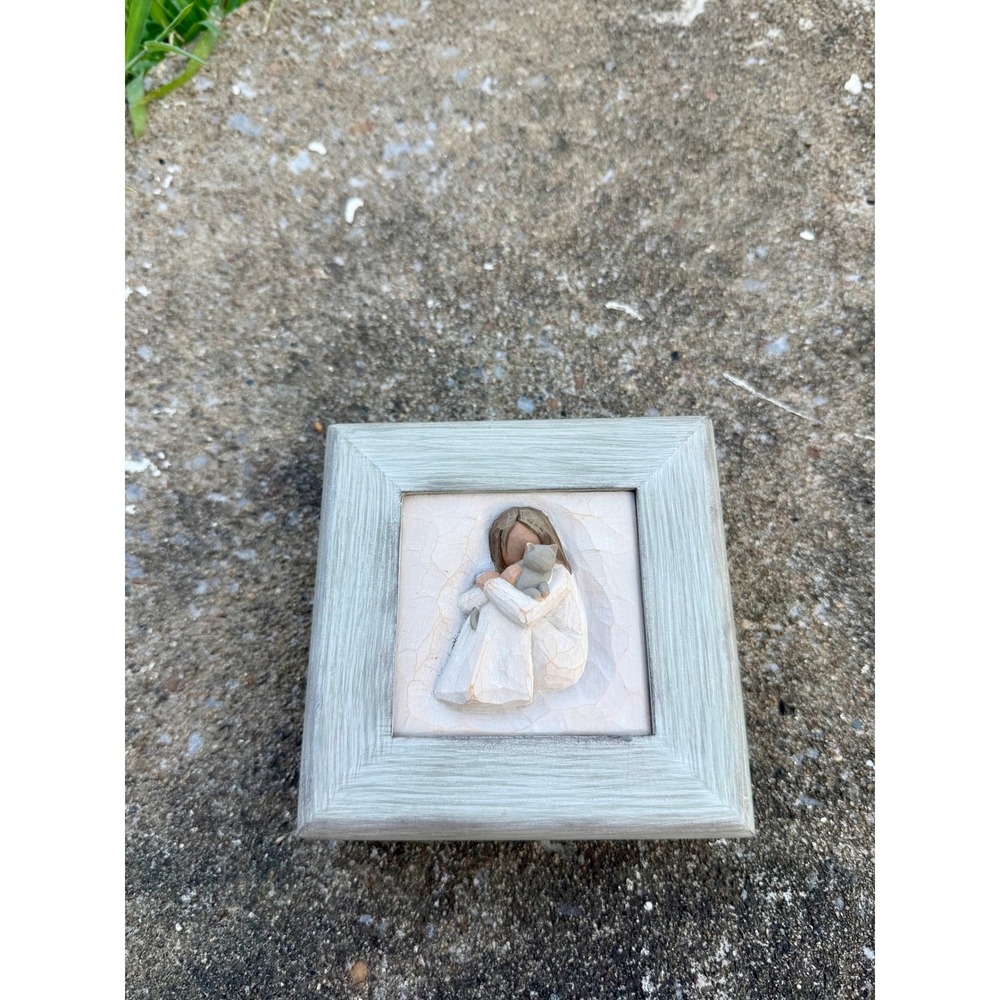 Willow Tree Comfort Keepsake Box Susan Lordi DEMDACO Girl with Cat 2005 Gray
